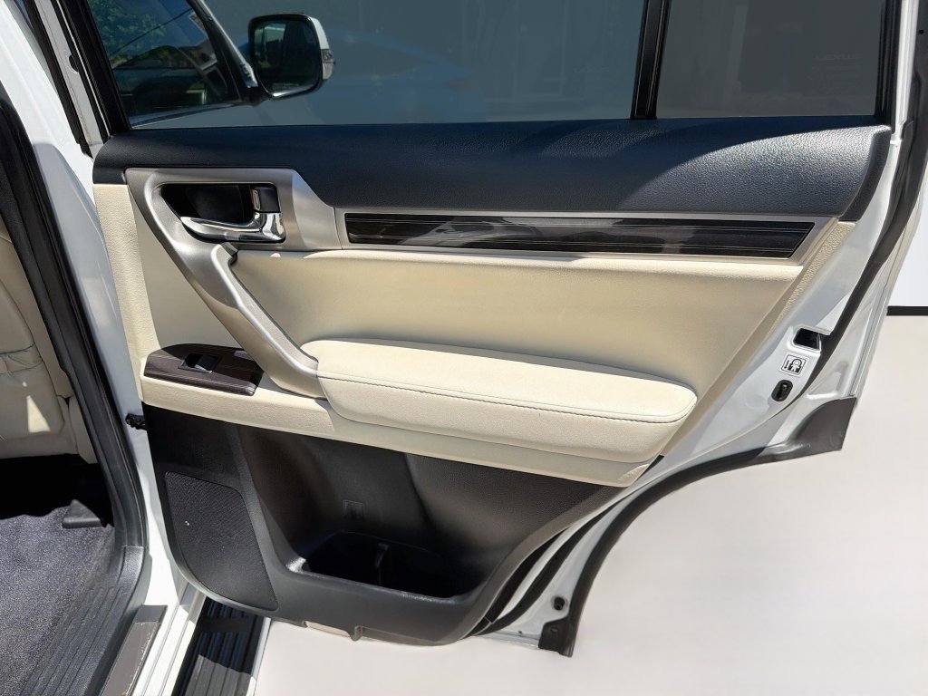 Used 2020 Lexus GX 460 Premium w/ Premium Package AWD/4WD image 32