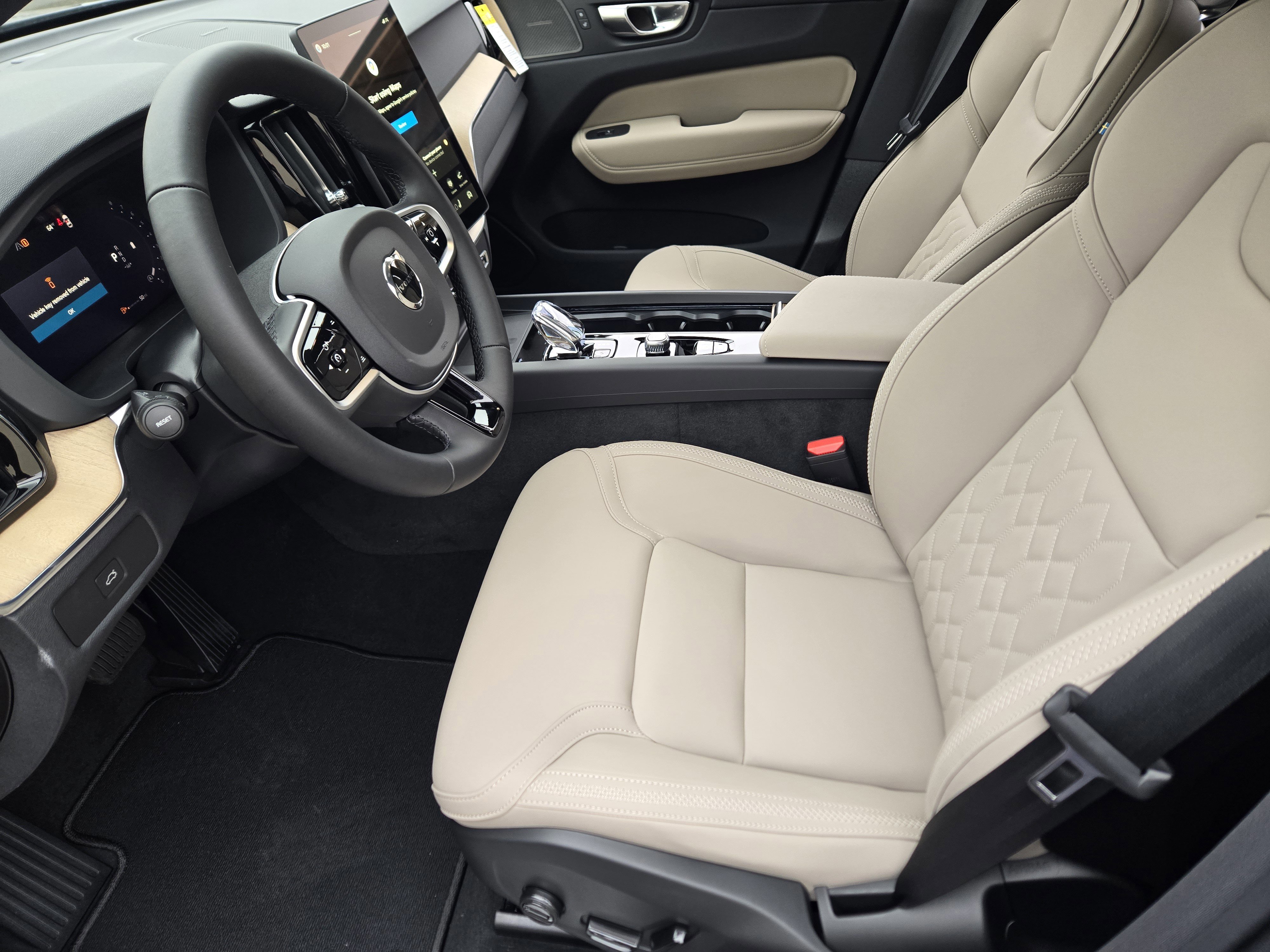 New 2026 Volvo XC60 B5 Plus w/ Protection Package Premier AWD/4WD image 10