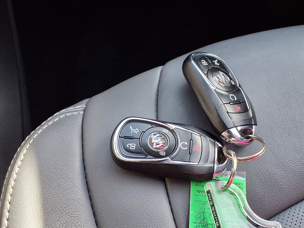 Used 2020 Buick Enclave Essence image 18