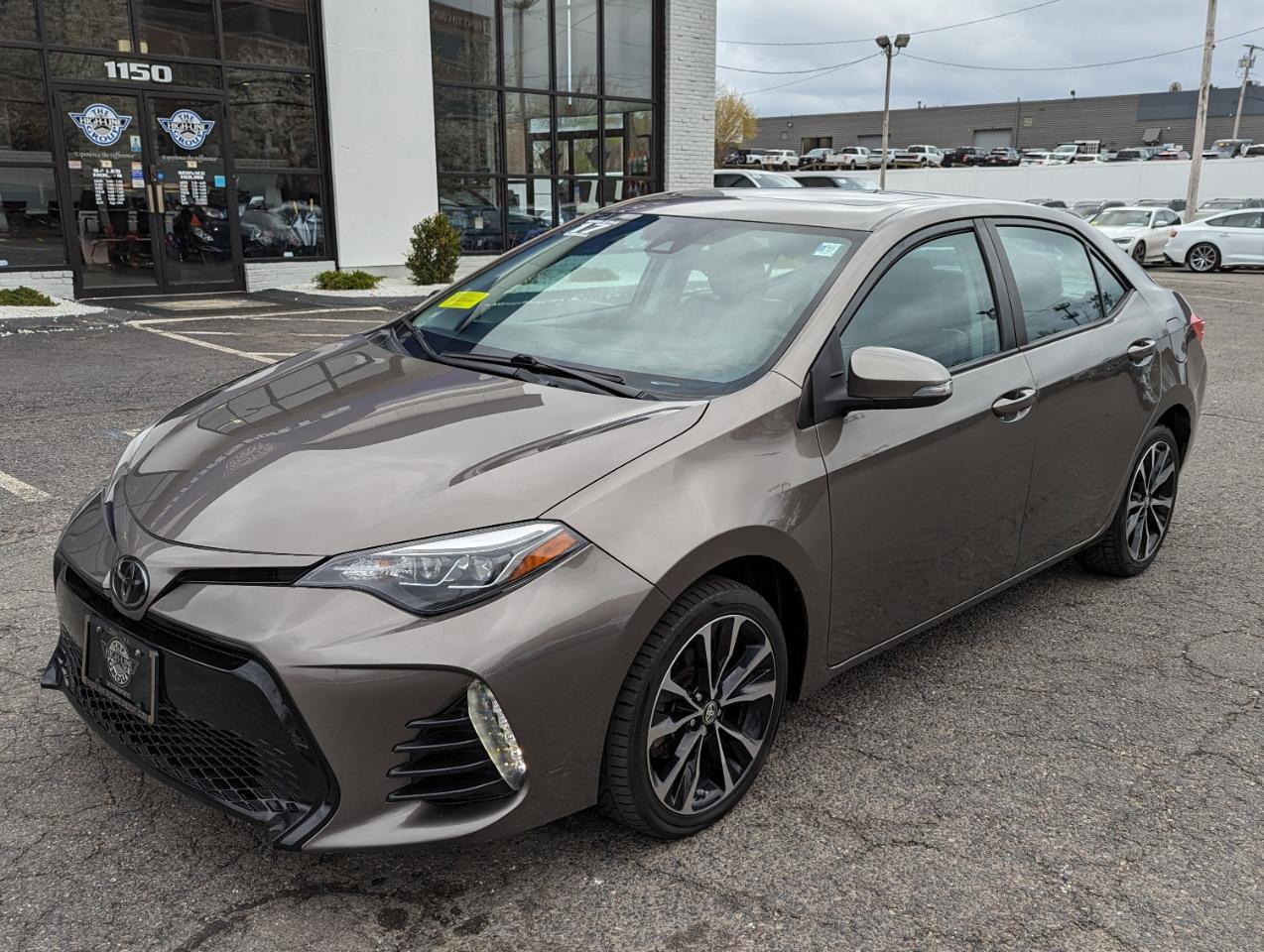 Used 2017 Toyota Corolla SE w/ SE Premium Package FWD image 2