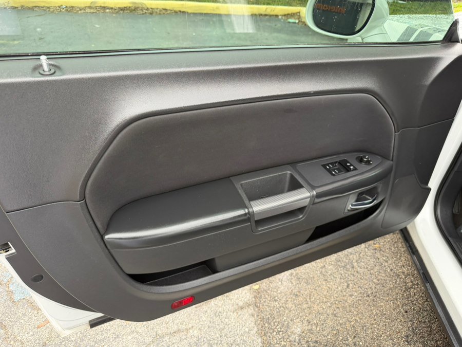 Used 2014 Dodge Challenger R/T RWD image 10