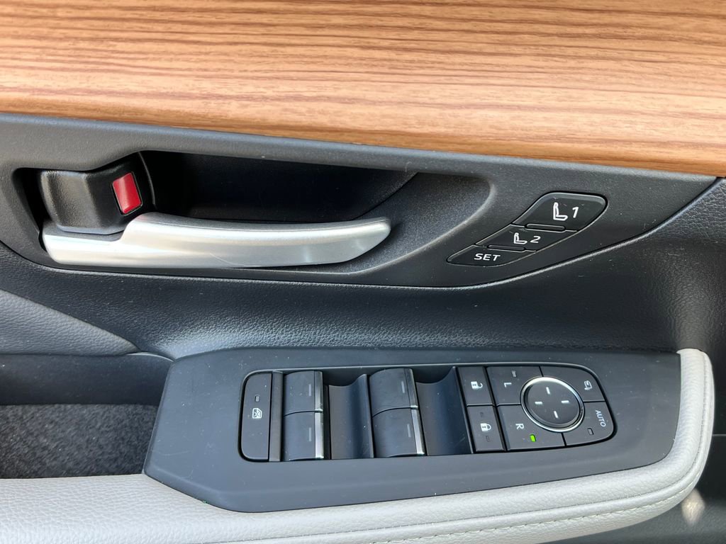 Used 2026 Toyota Grand Highlander Limited image 12