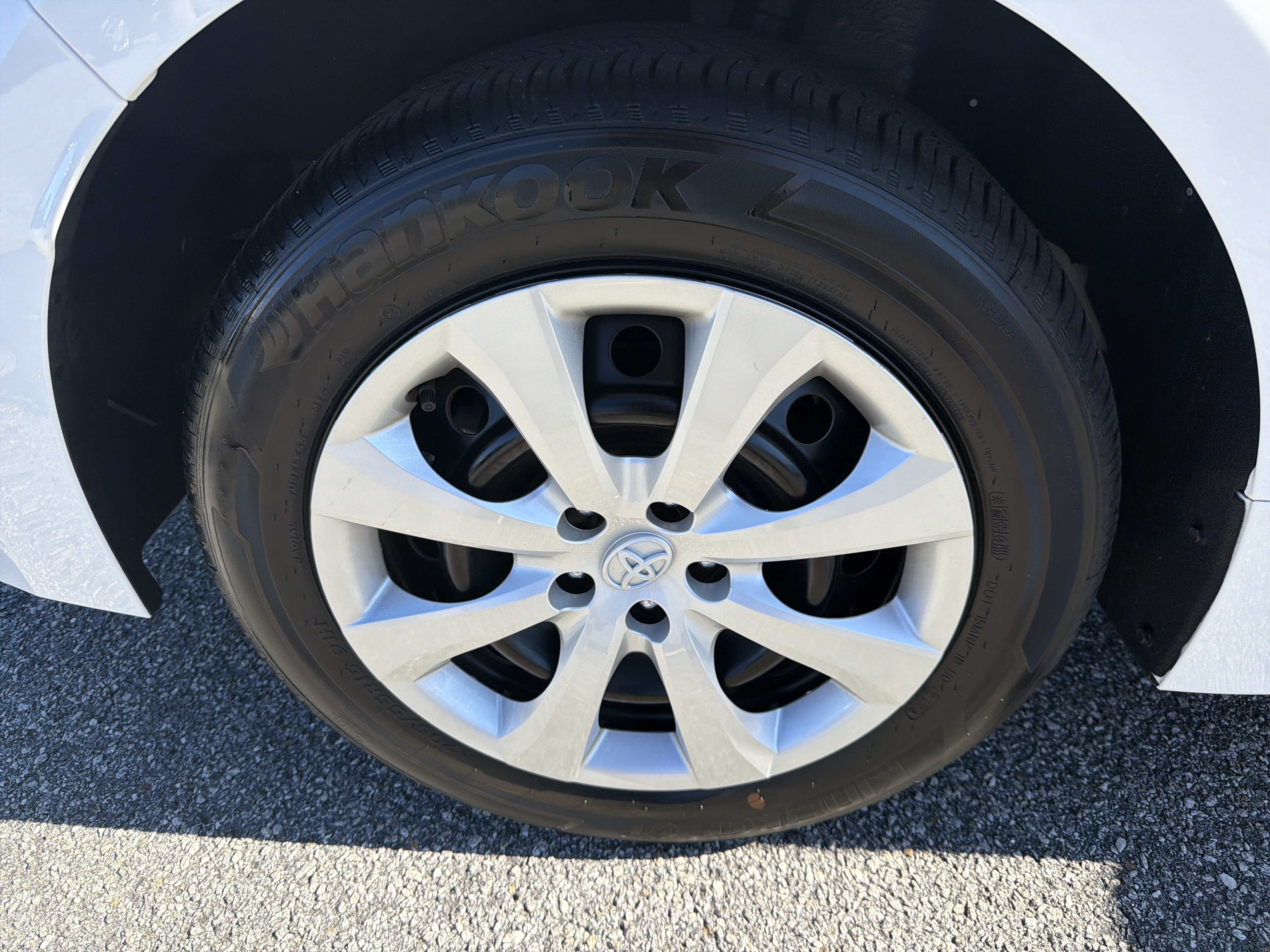 Certified 2024 Toyota Corolla LE FWD image 28