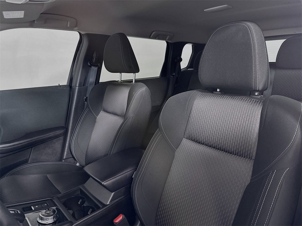 Used 2024 Mitsubishi Outlander ES image 8