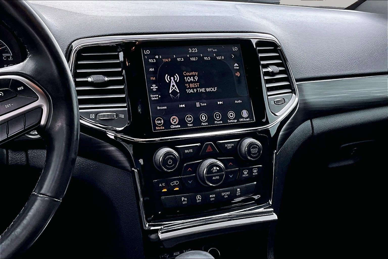 Used 2020 Jeep Grand Cherokee Laredo w/ 18" Wheel & 8.4" Radio Group AWD/4WD image 6