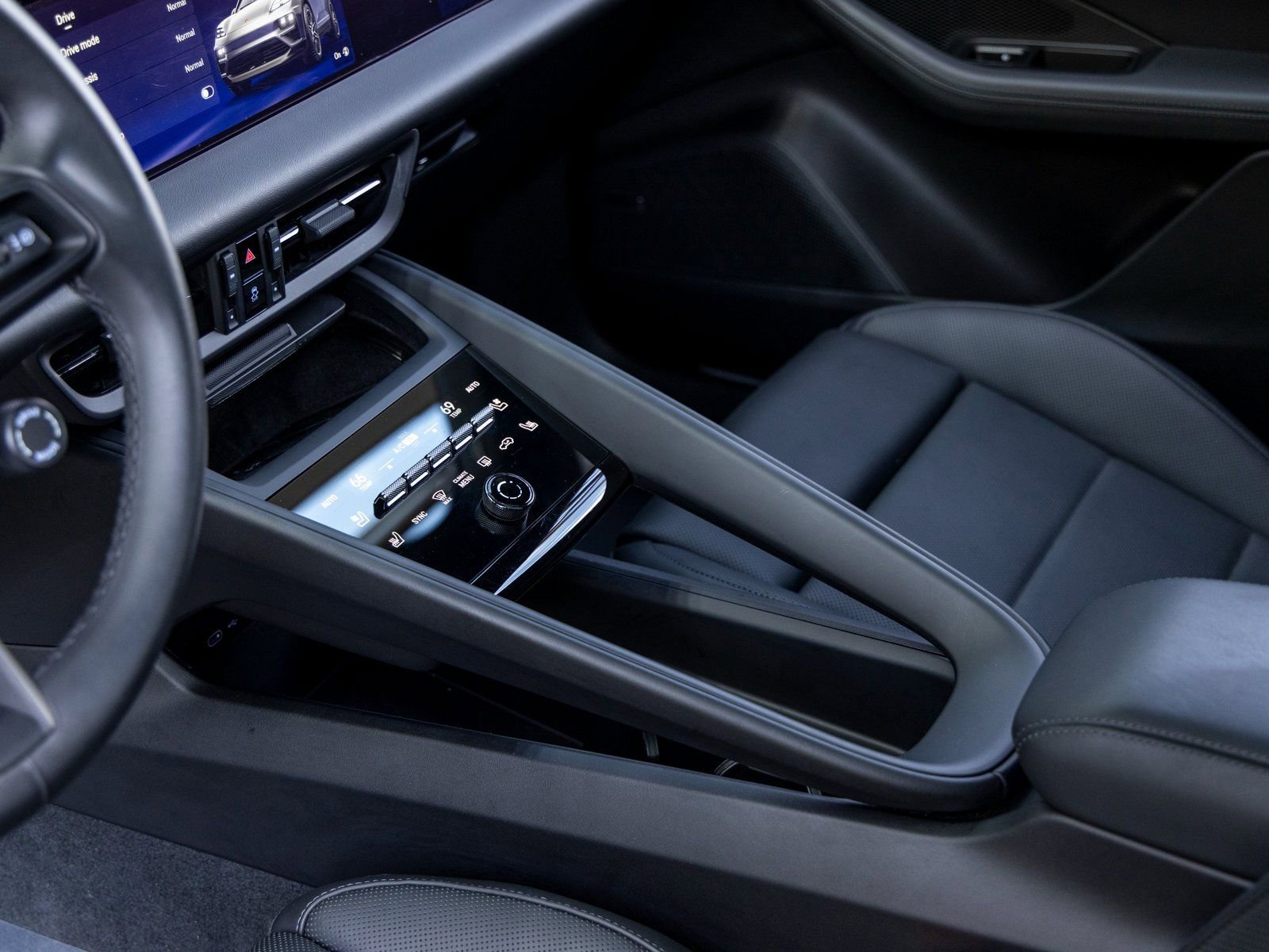 Certified 2025 Porsche Macan 4 Electric image 37