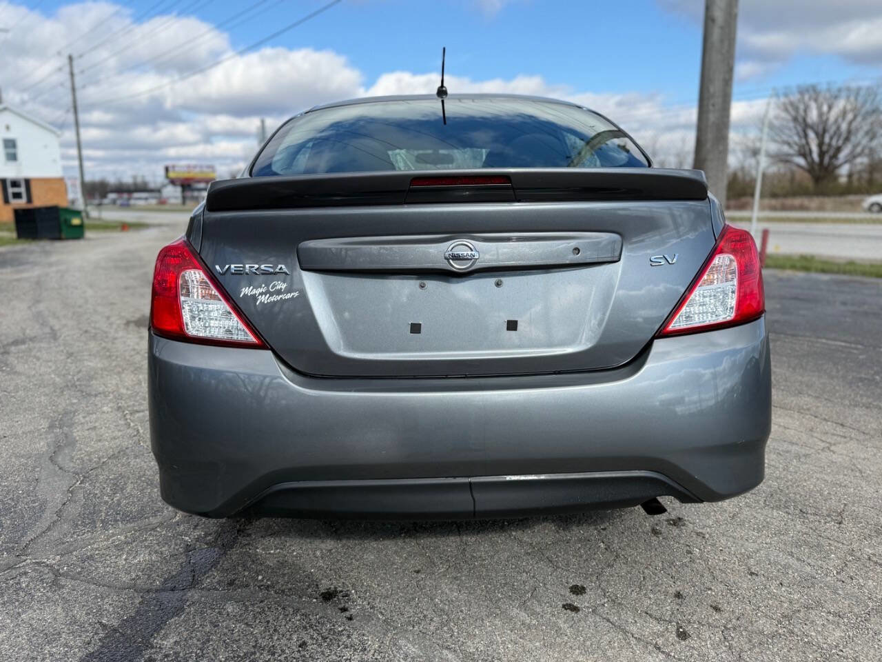 Used 2018 Nissan Versa SV image 4