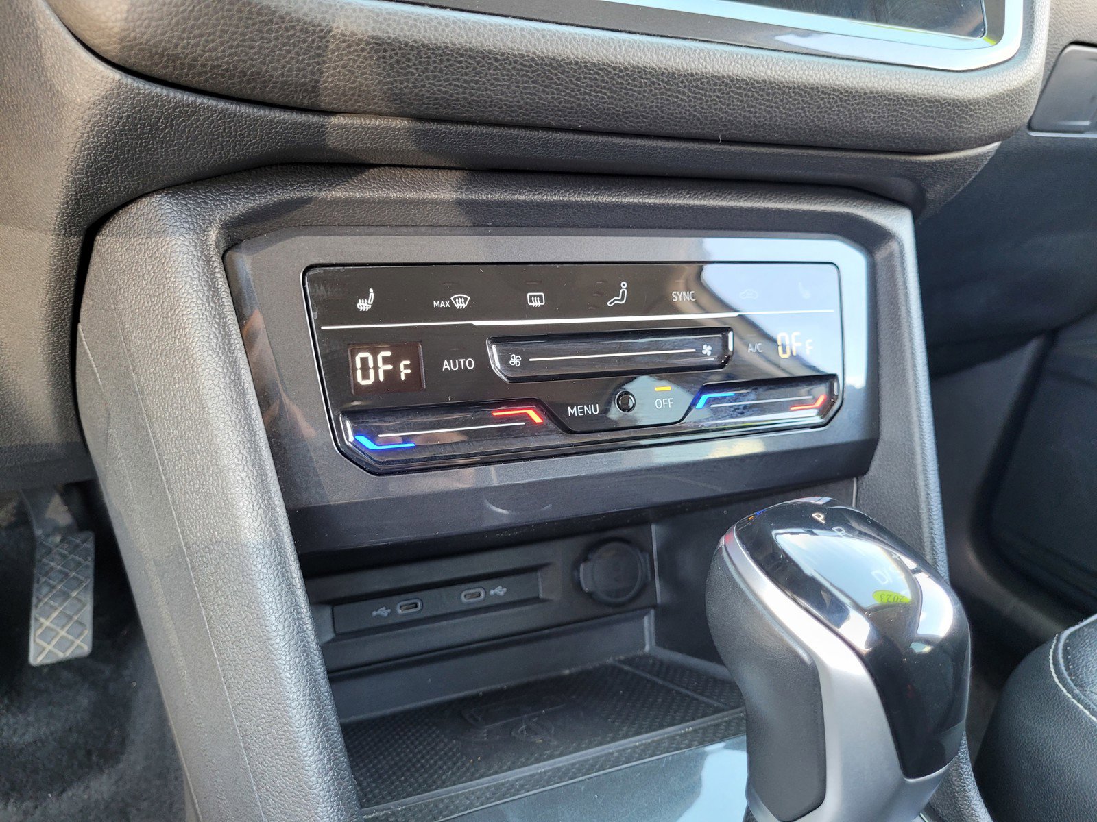 Used 2023 Volkswagen Tiguan SE image 19