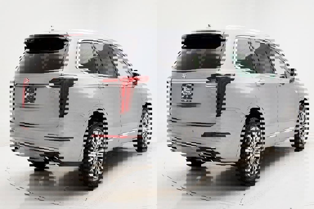 Used 2025 Cadillac XT6 Premium Luxury image 10