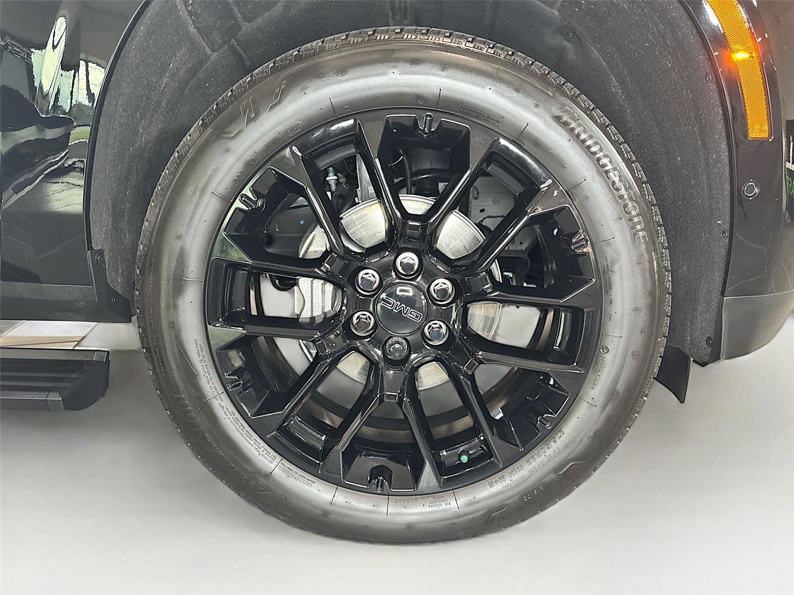 Used 2026 GMC Yukon Denali w/ Sun & Power Step Package AWD/4WD image 36