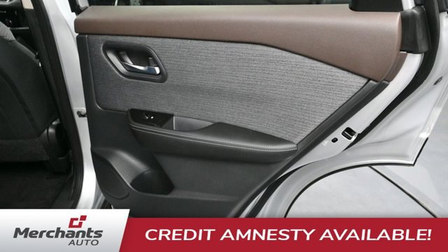 Used 2022 Nissan Rogue SV AWD/4WD image 12
