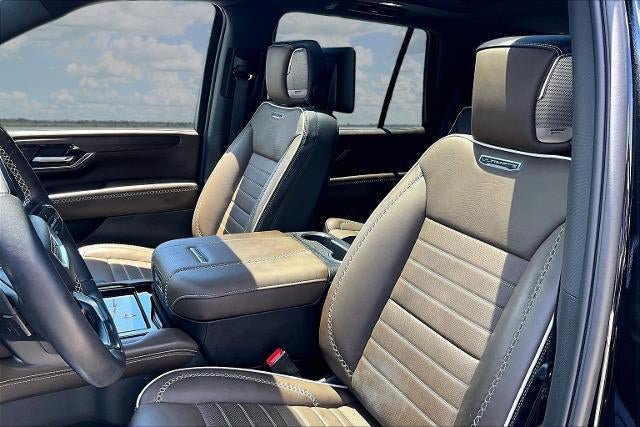 Used 2025 GMC Yukon Denali Ultimate w/ LPO, Floor Liner Package AWD/4WD image 21