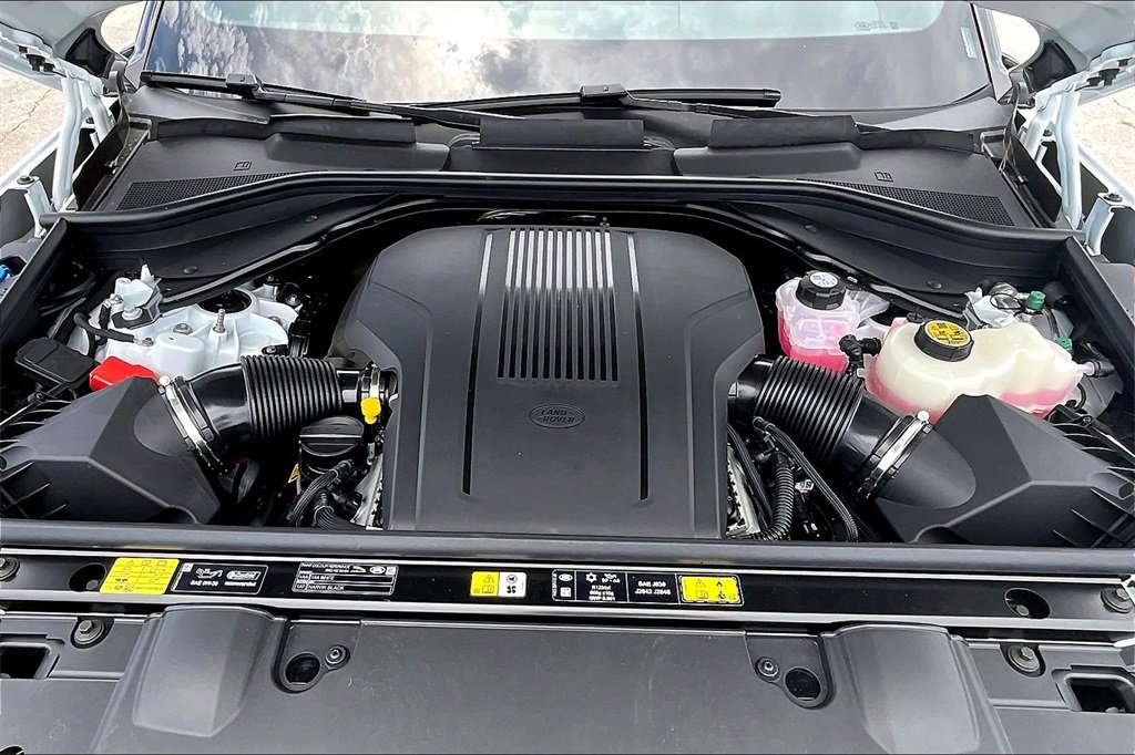 New 2025 Land Rover Range Rover SE image 11
