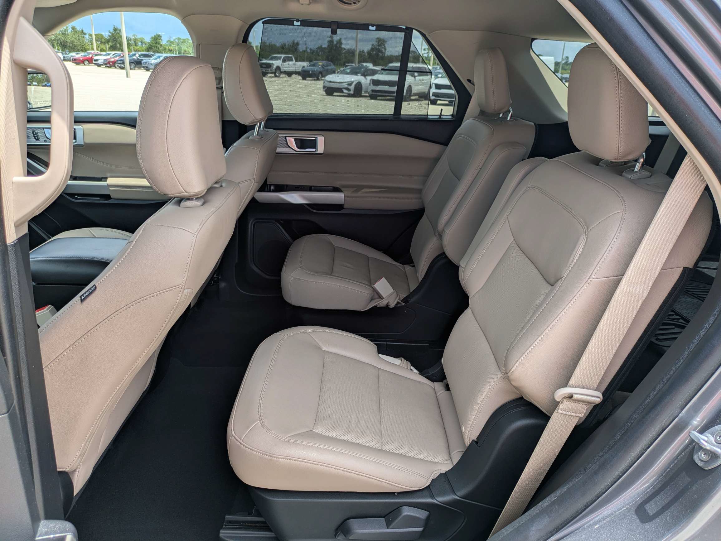 Used 2022 Ford Explorer Limited AWD/4WD image 16