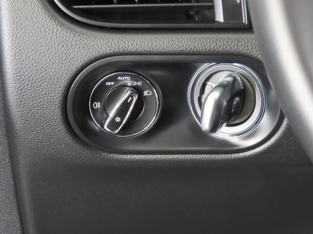 Certified 2026 Porsche Macan AWD/4WD image 23