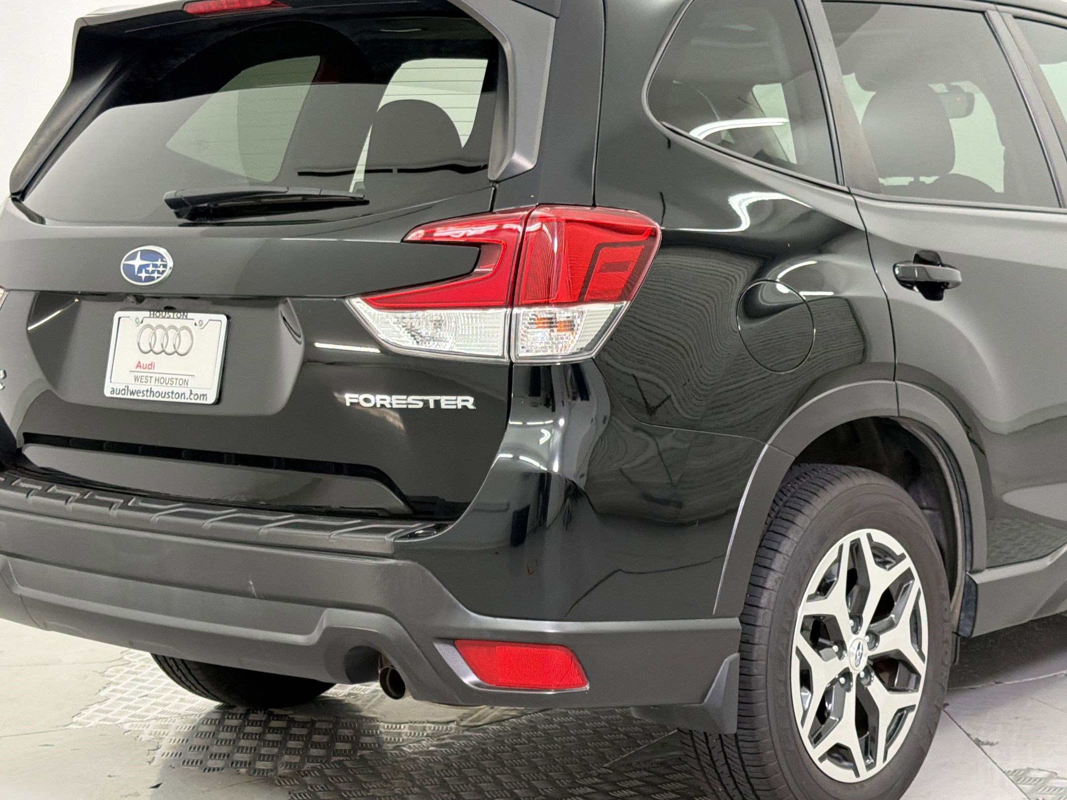 Used 2019 Subaru Forester Premium AWD/4WD image 21