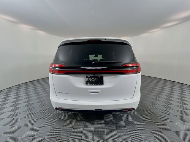 New 2026 Chrysler Pacifica Select image 8
