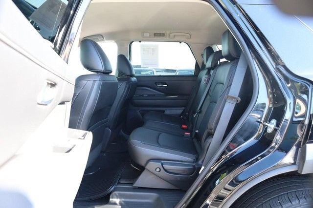Certified 2025 Nissan Pathfinder SL w/ Cargo Package AWD/4WD image 23