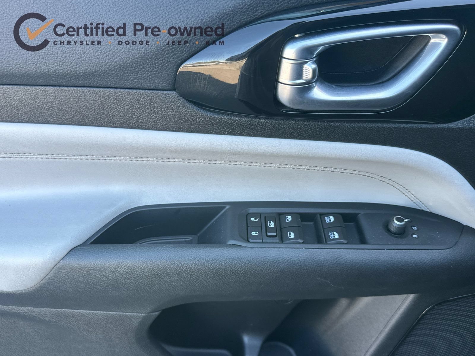 Used 2025 Jeep Compass Limited AWD/4WD image 12