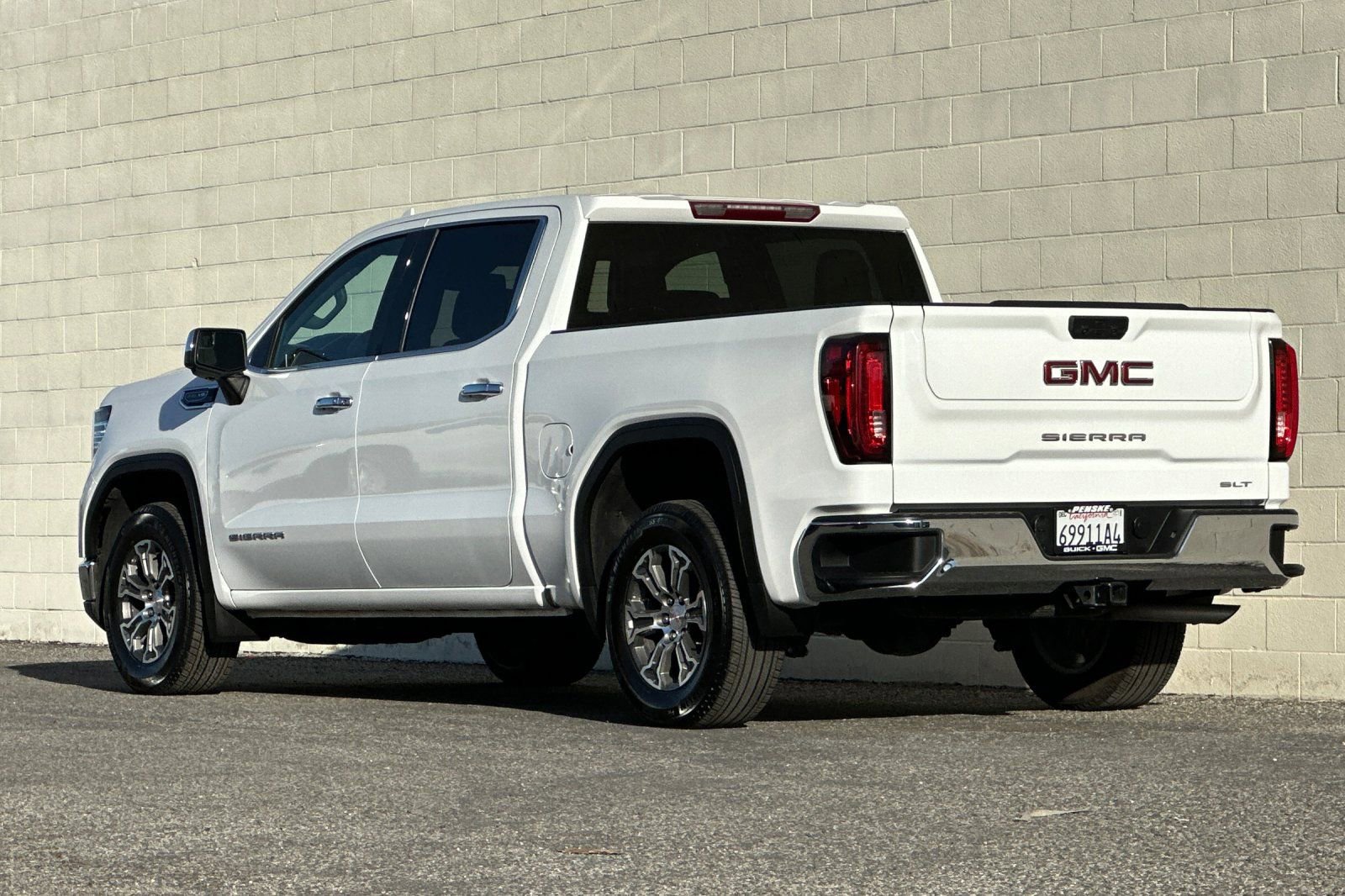 Certified 2025 GMC Sierra 1500 SLT image 6