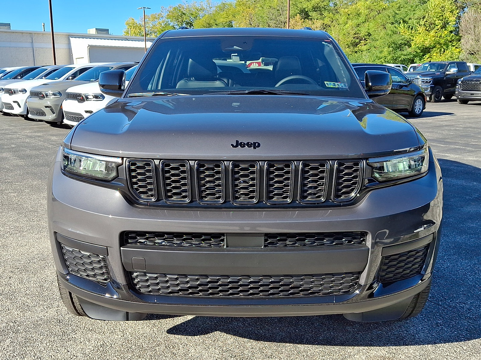 Used 2025 Jeep Grand Cherokee L Altitude image 3