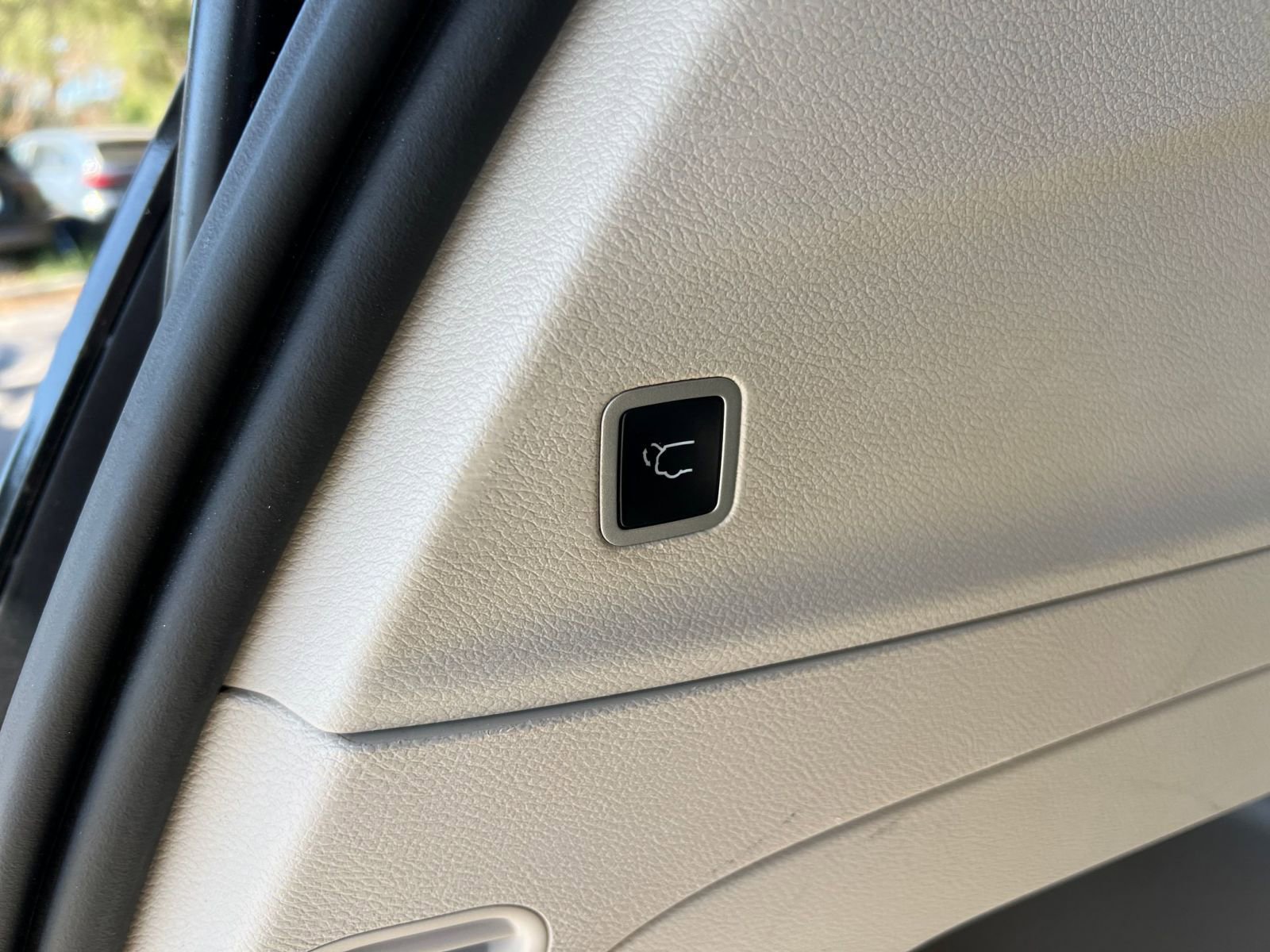 Used 2024 Chrysler Voyager LX image 23