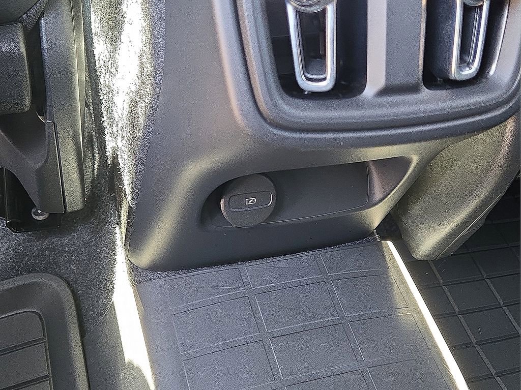 New 2026 Volvo XC40 B5 Ultra w/ Protection Package Premier AWD/4WD image 16