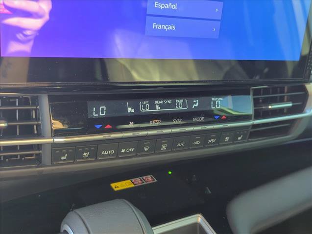 Used 2025 Toyota Sienna Platinum FWD image 18