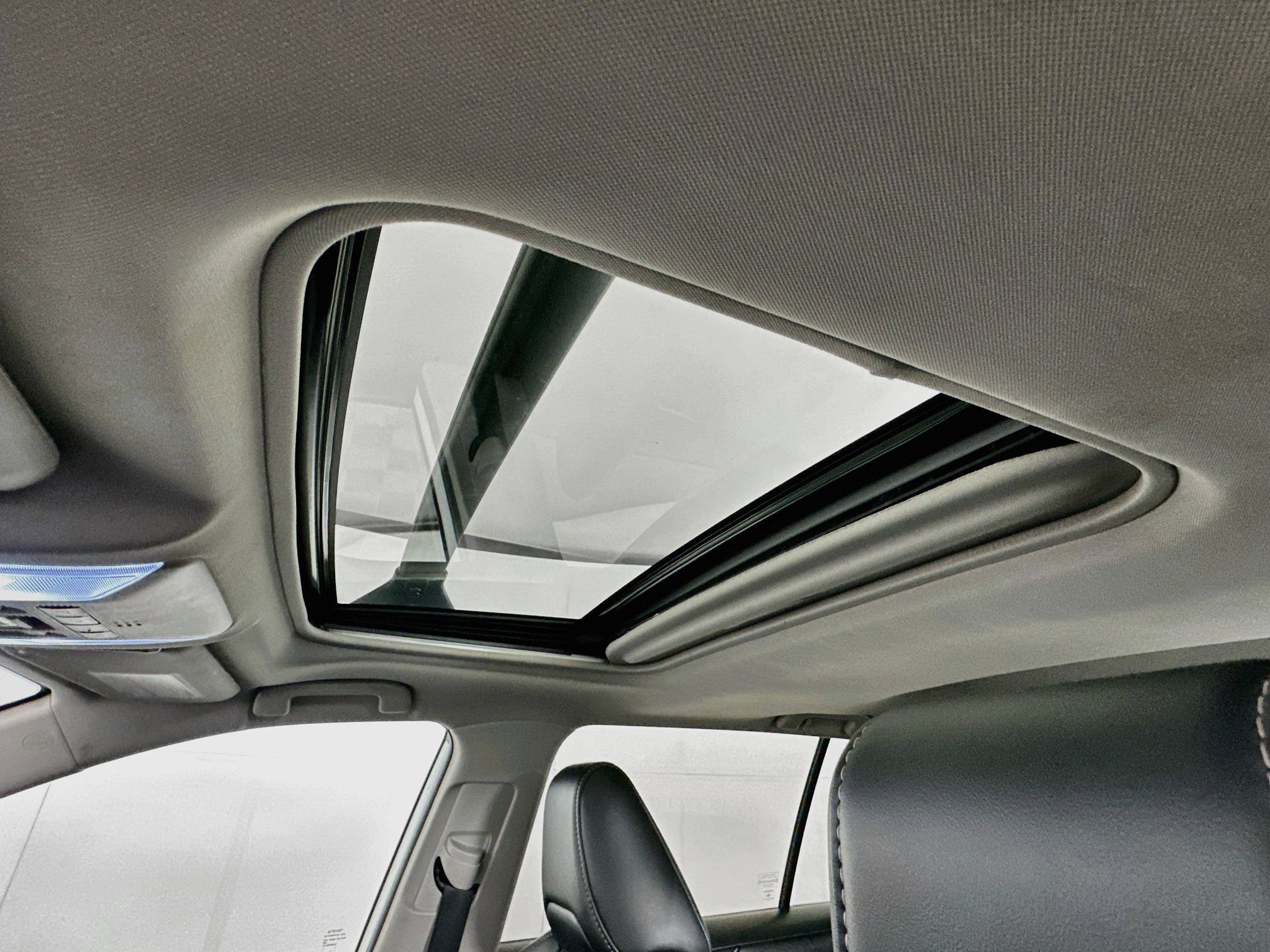 Used 2020 Toyota RAV4 XLE Premium w/ Carpet Mat Package FWD image 25