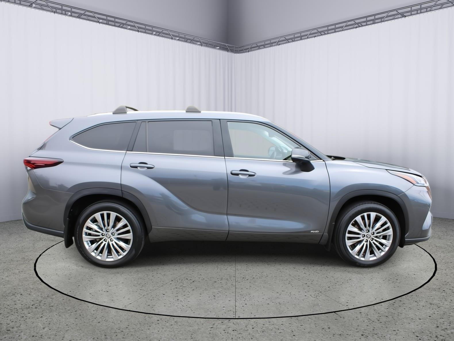 Used 2024 Toyota Highlander Platinum AWD/4WD image 9