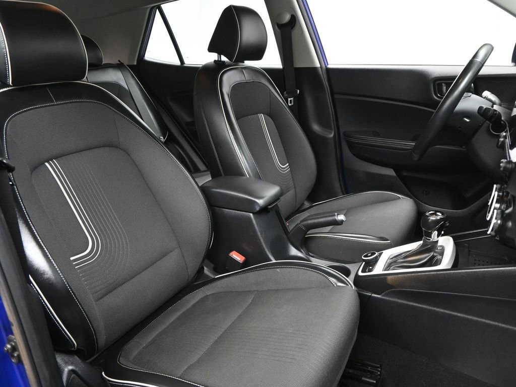 Used 2023 Hyundai Venue Limited w/ Cargo Package image 24