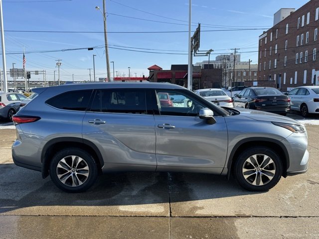 Used 2022 Toyota Highlander XLE image 6