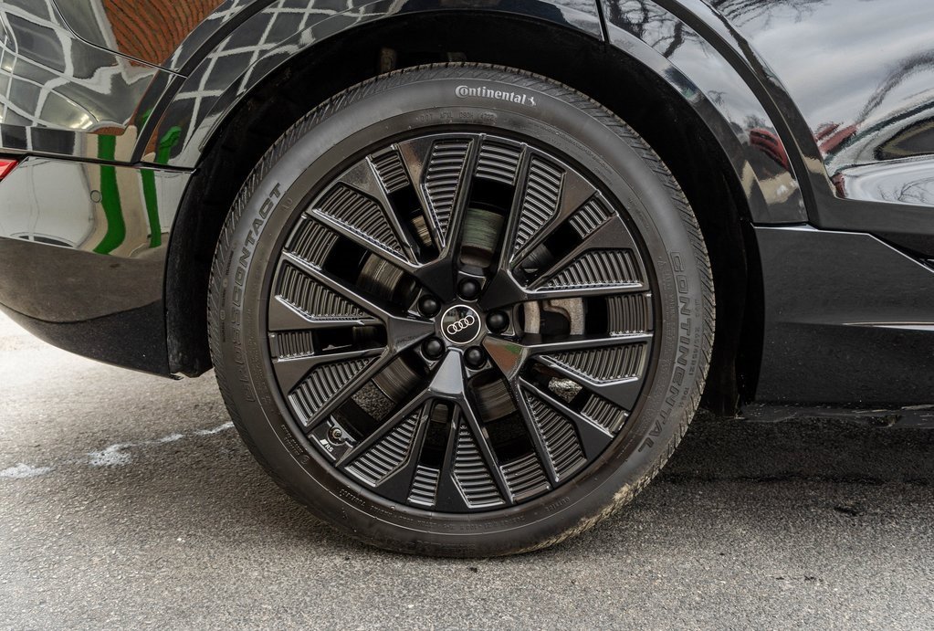 Used 2024 Audi Q8 e-tron Prestige image 38