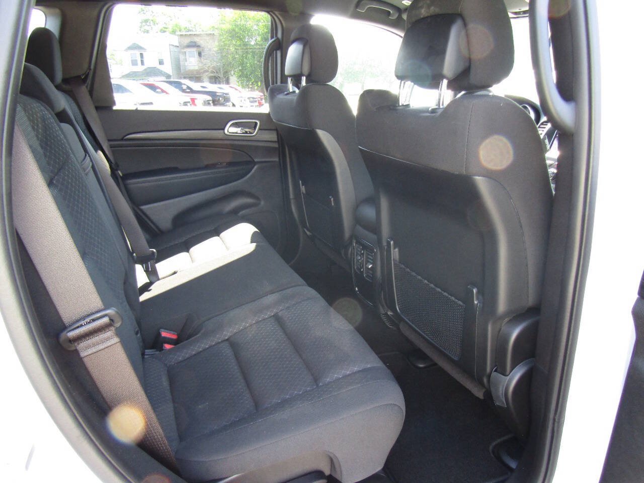 Used 2021 Jeep Grand Cherokee Laredo AWD/4WD image 23