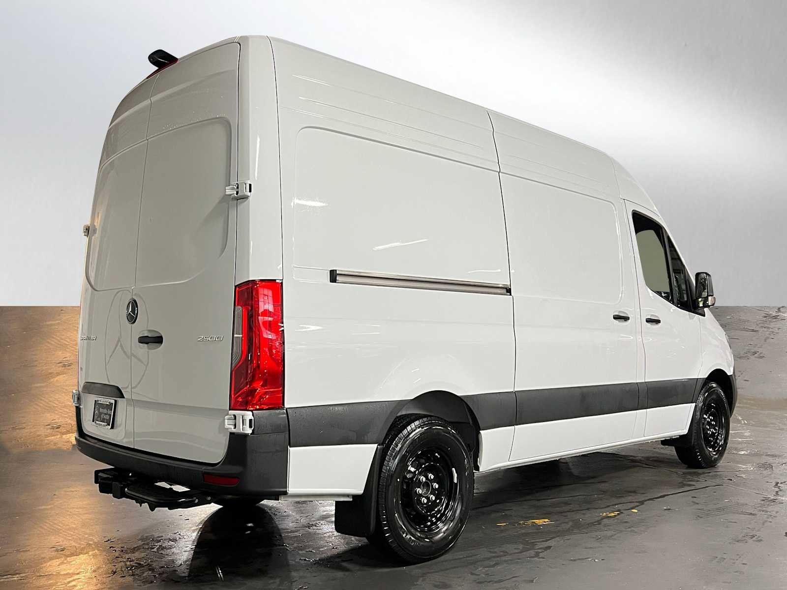 Used 2025 Mercedes-Benz Sprinter 2500 image 3