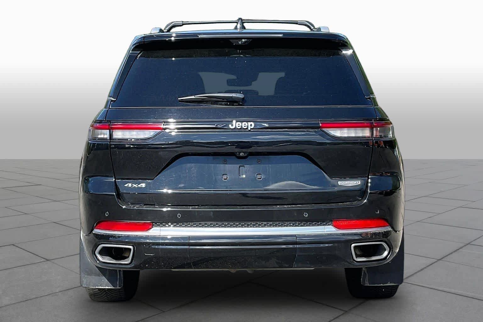 Used 2022 Jeep Grand Cherokee Summit AWD/4WD image 4