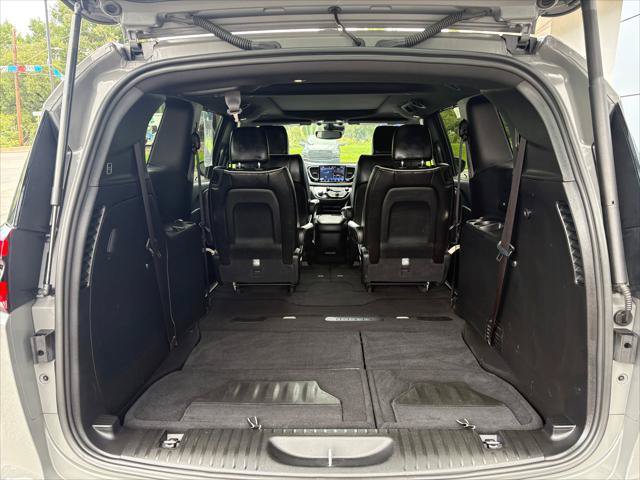 Certified 2025 Chrysler Pacifica Limited FWD image 12