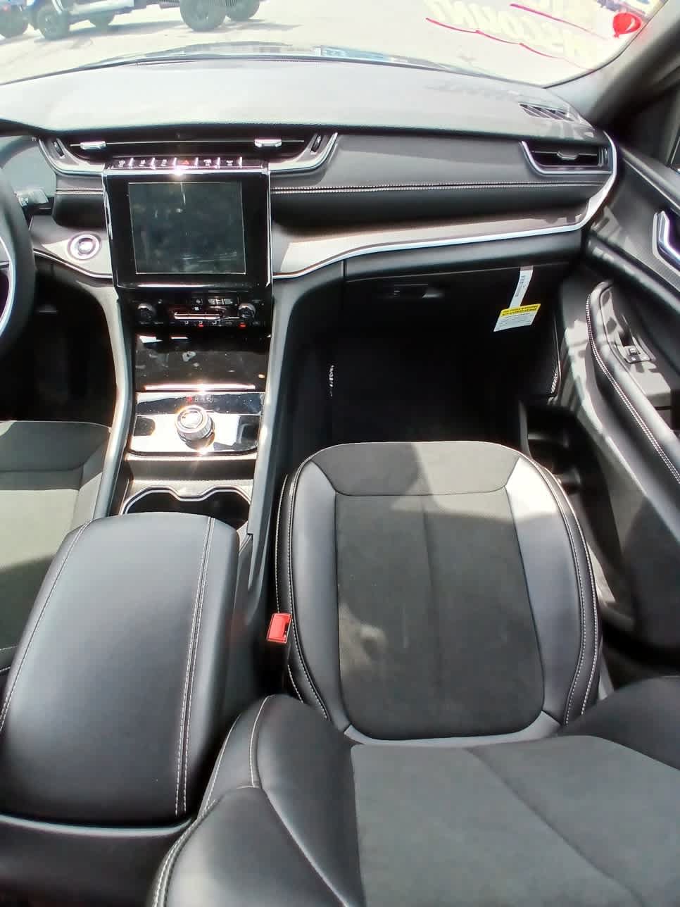 New 2025 Jeep Grand Cherokee L Laredo AWD/4WD image 24