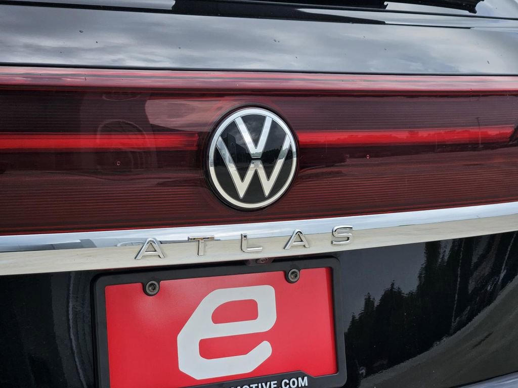 Used 2024 Volkswagen Atlas Cross Sport SEL Premium R-Line image 34