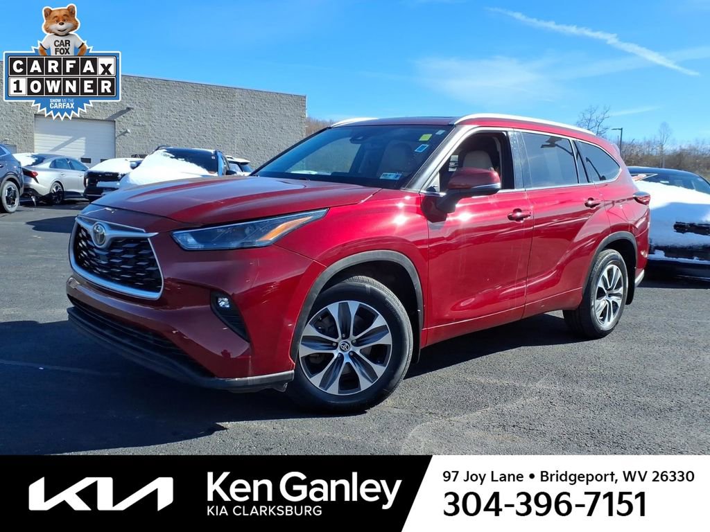 Used 2022 Toyota Highlander XLE image 3
