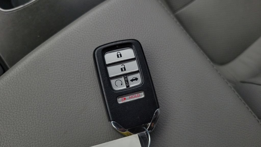 Used 2018 Honda Accord Touring image 24
