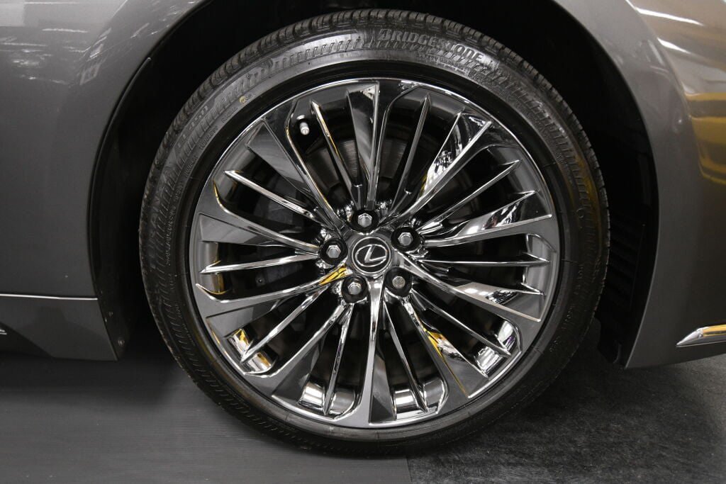 Used 2023 Lexus LS 500 AWD image 32