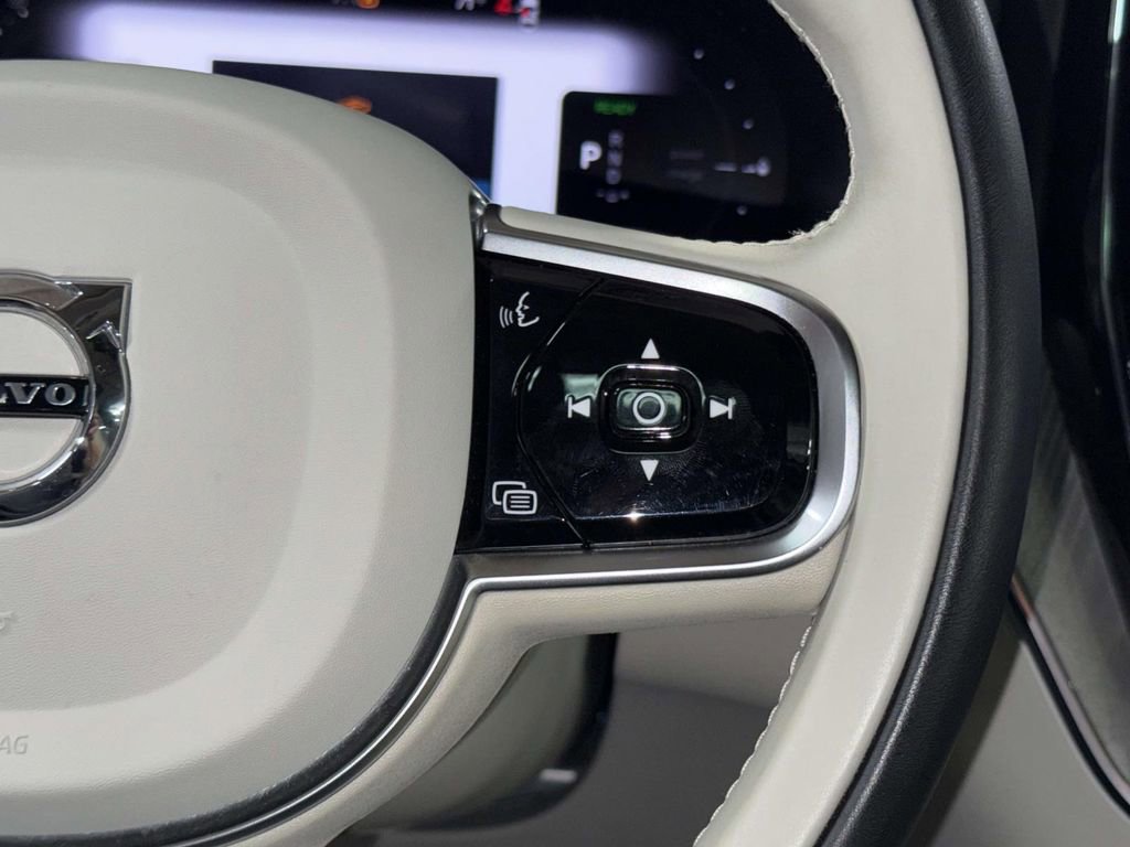 Used 2024 Volvo XC60 T8 Plus w/ Protection Package Premier image 30