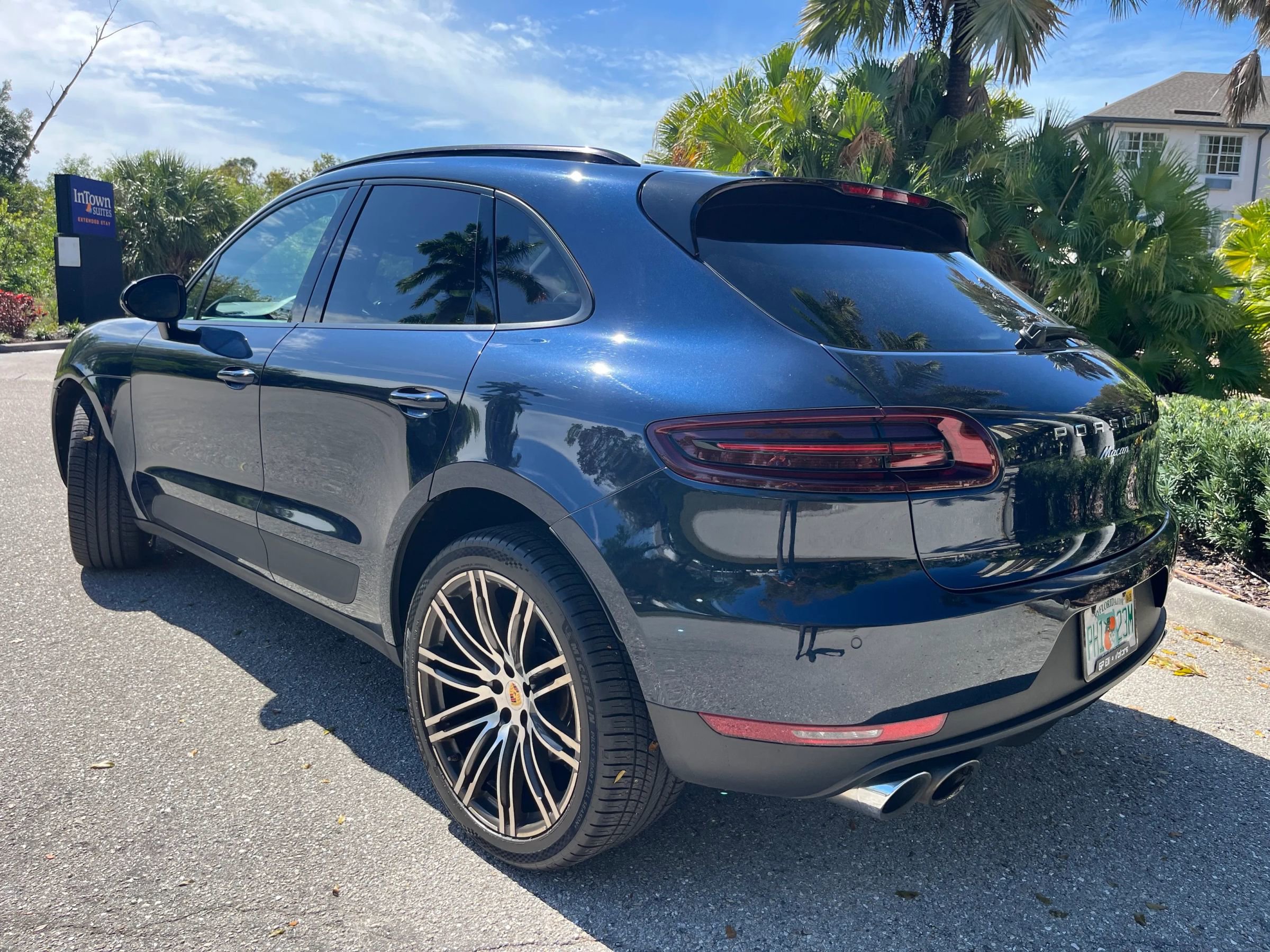 Used 2018 Porsche Macan Sport Edition image 2