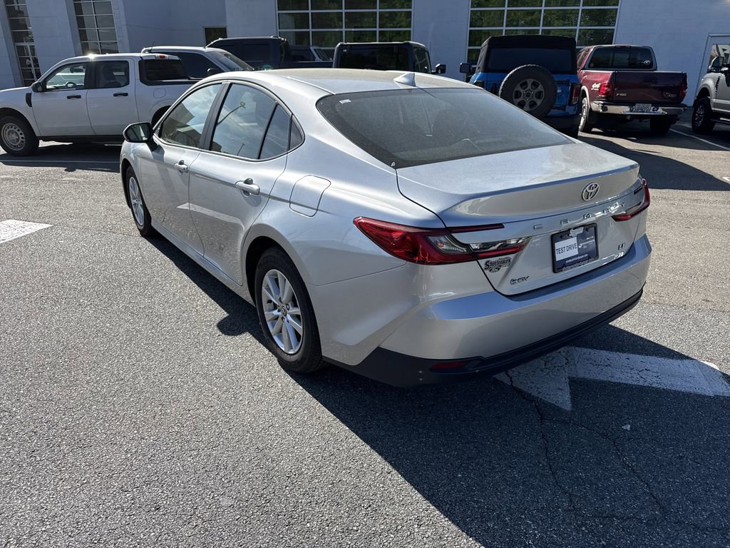 Used 2025 Toyota Camry LE FWD image 5