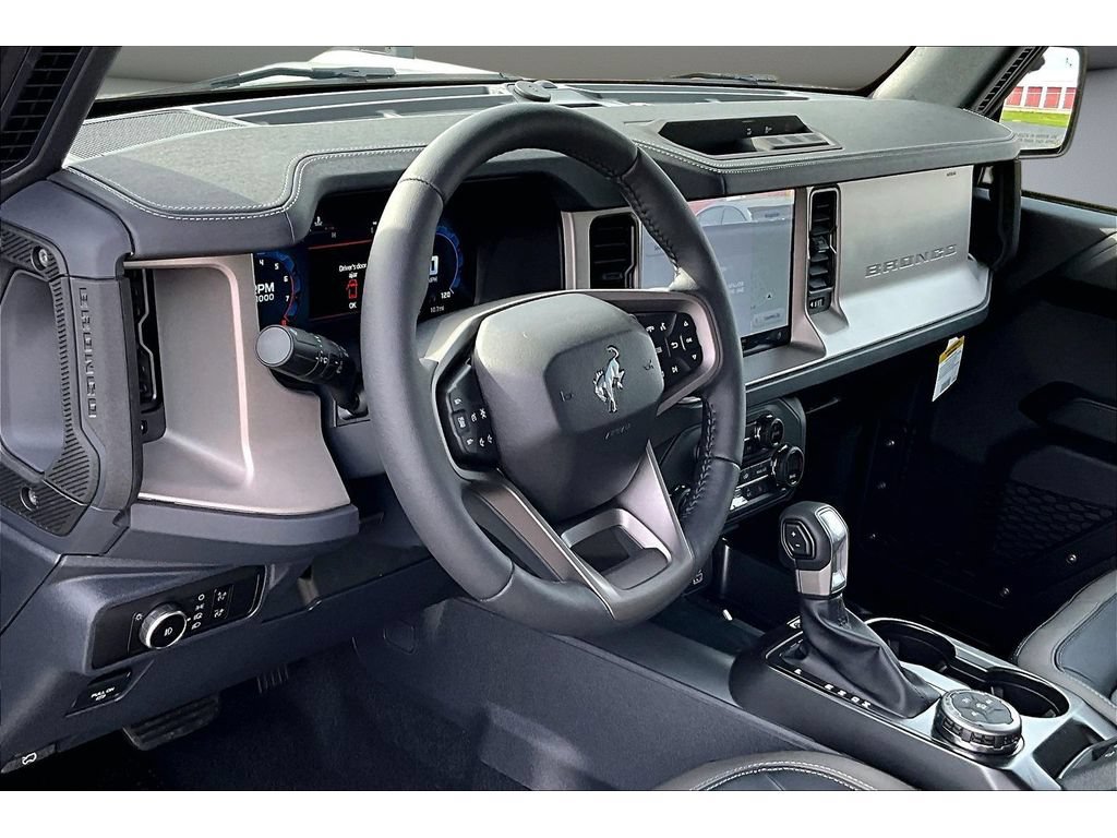 New 2026 Ford Bronco Outer Banks w/ Black Appearance Package AWD/4WD image 9