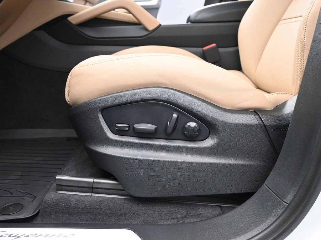 New 2025 Porsche Cayenne Coupe image 22
