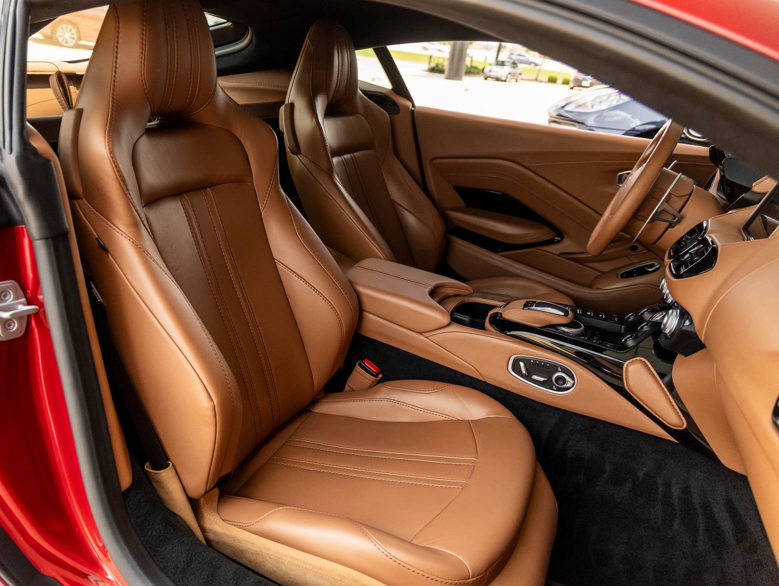 Used 2020 Aston Martin V8 Vantage Coupe RWD image 33