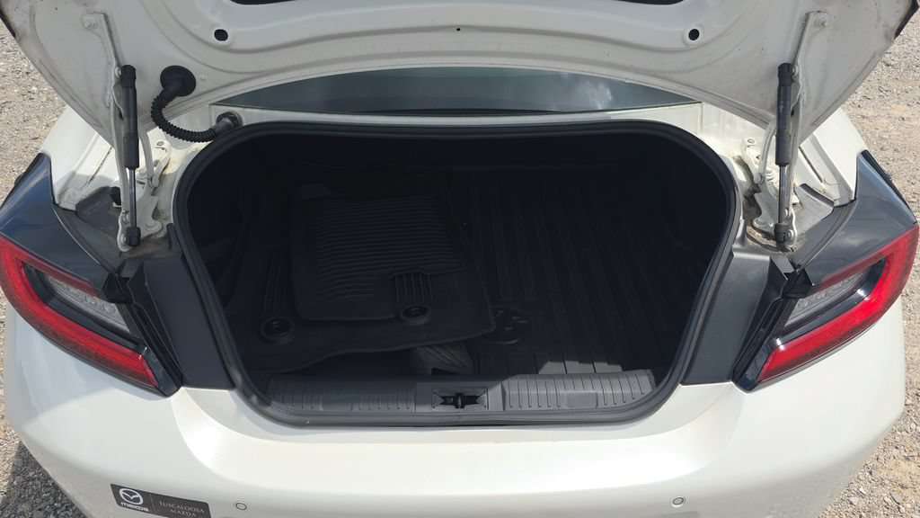 Used 2023 Toyota GR86 RWD image 9