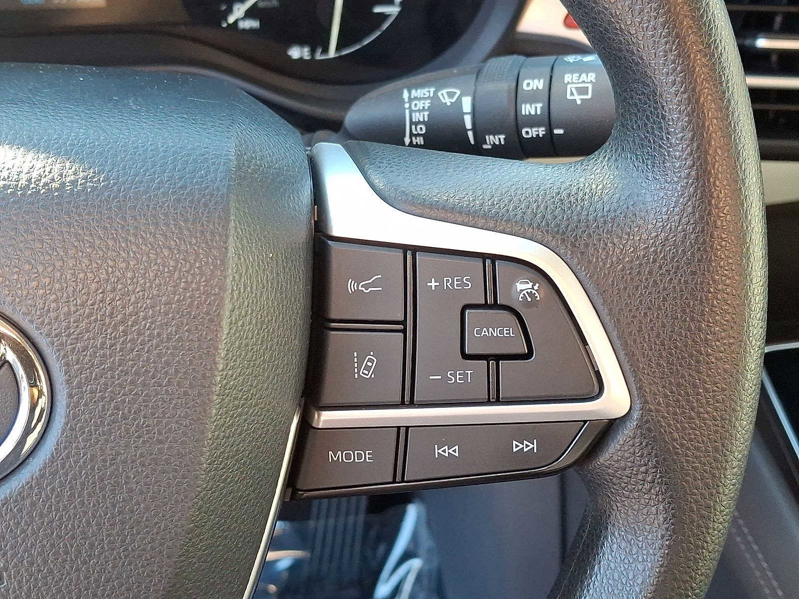 Used 2021 Toyota Sienna LE image 18